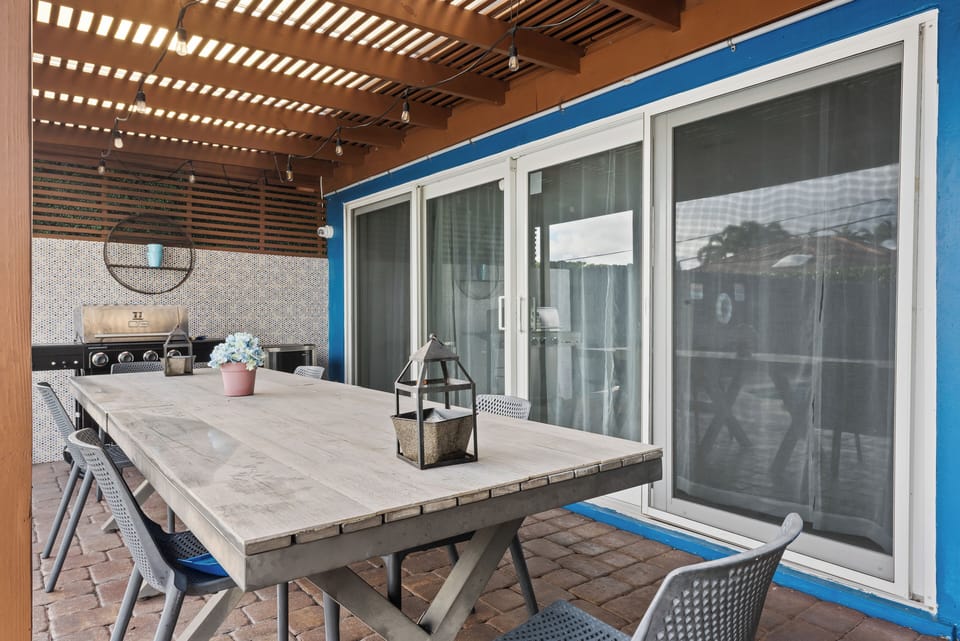 Outdoor dining