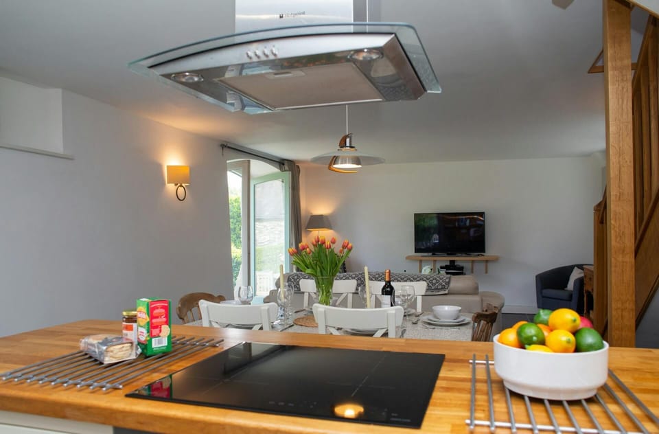 Open plan kitchen/dining/living area