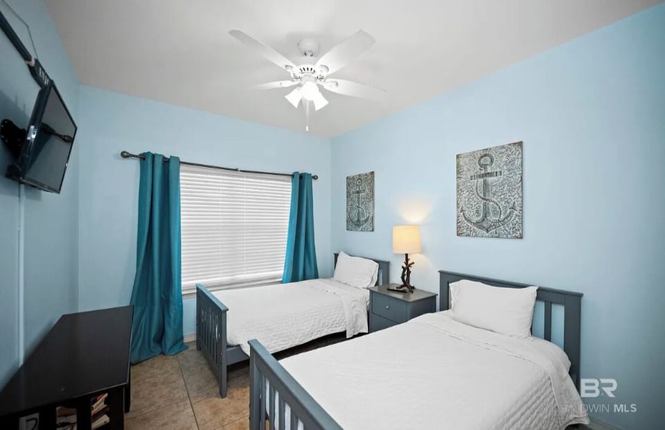 2 Twin Beds