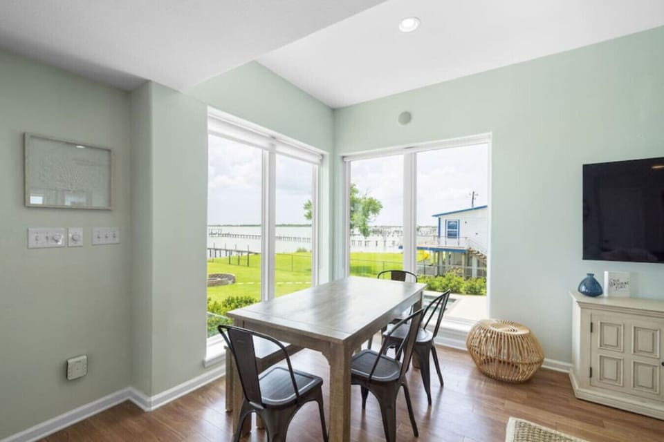 This dining area is located off the kitchen