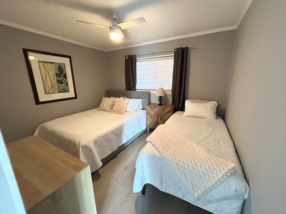 Bed 2 - Queen and Twin
