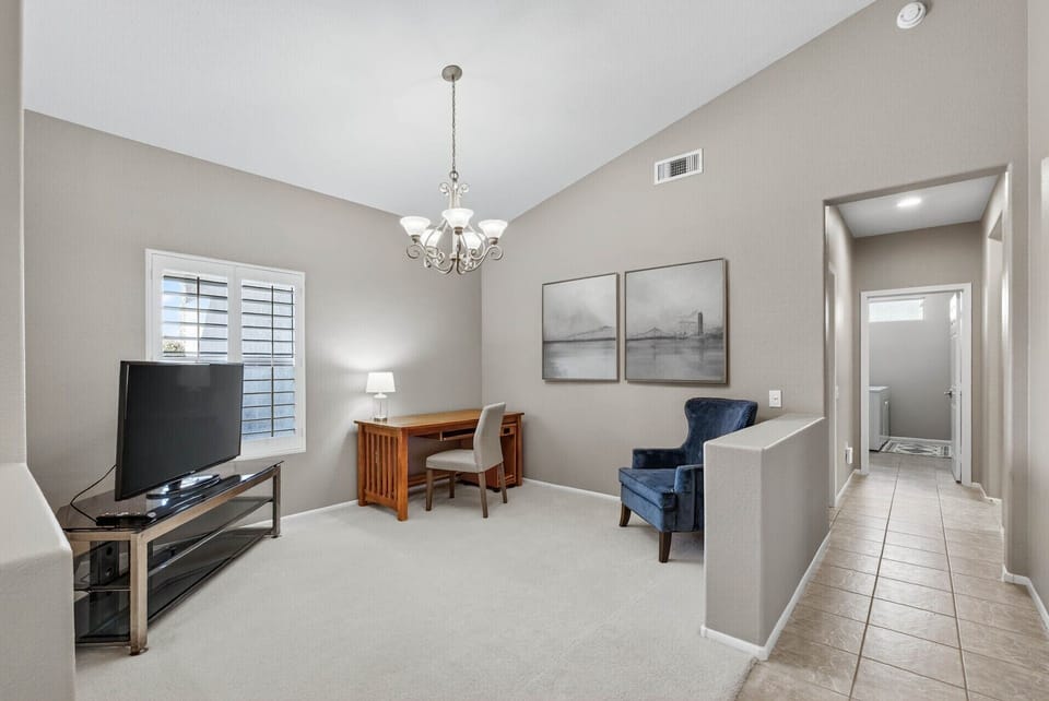 Additional living space - perfect for reading, remote work or quiet evenings.