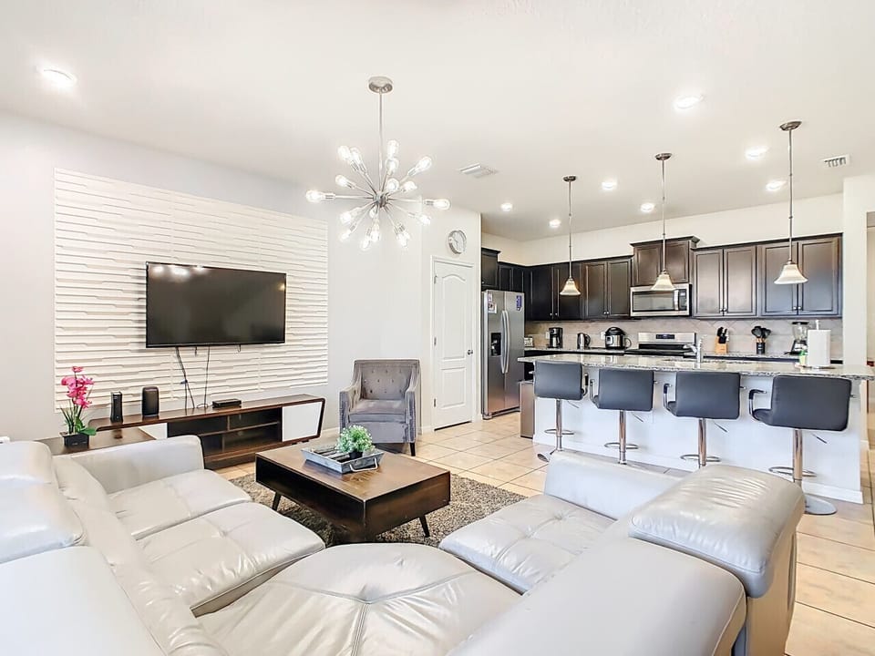 Spacious Living room, perfect spot to relax after a long day😊