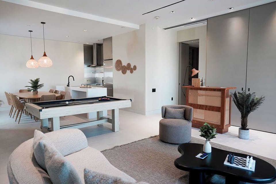 Billiard tabel, offering a private lounge experience right in your suite.