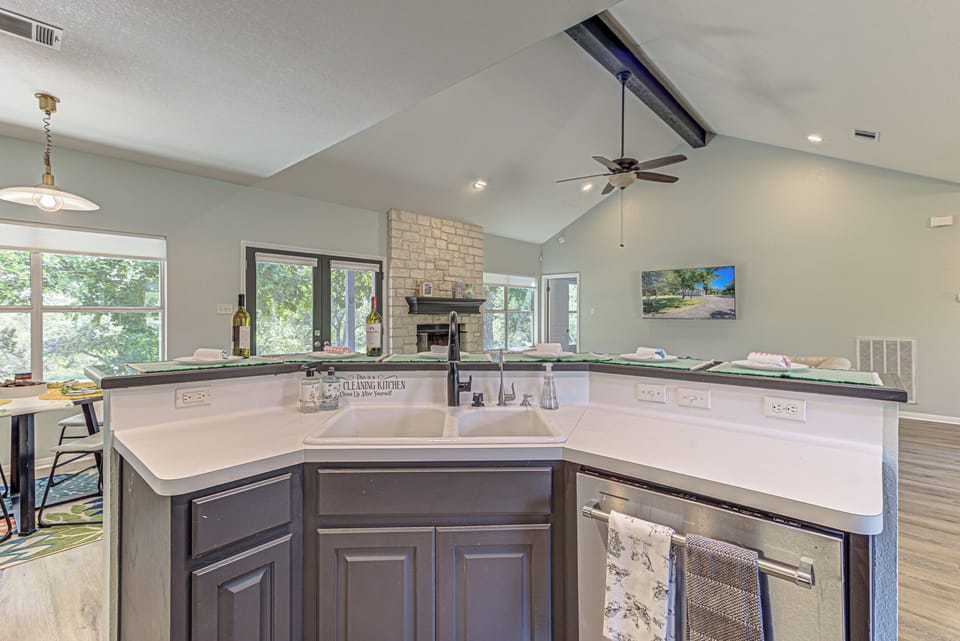 Full kitchen