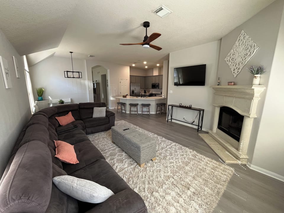 Cozy living room & open layout