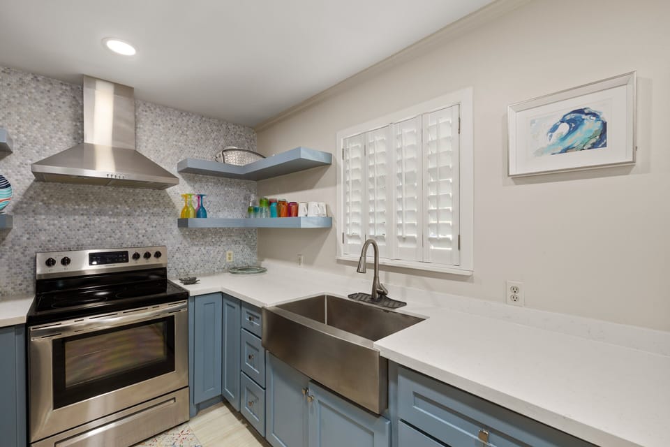 Fully equipped kitchen ready for your beachside meals and snacks.