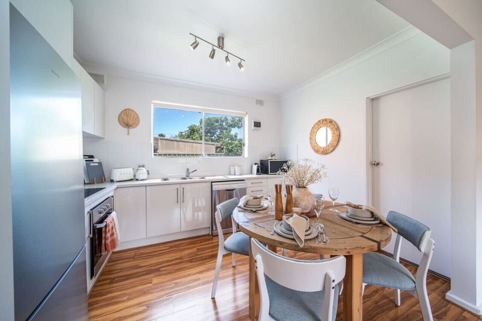 Enjoy the ease of a well-equipped kitchen, perfect for everything from morning coffee to relaxed home-cooked meals.