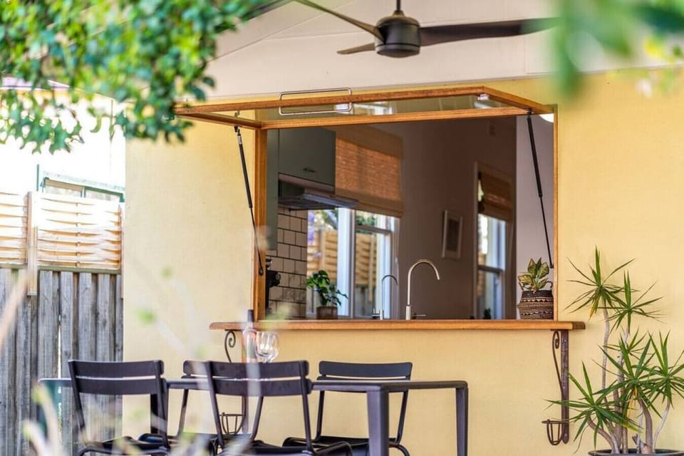 Cook with ease while chatting through the servery window to the courtyard, keeping conversation flowing between indoors and out.