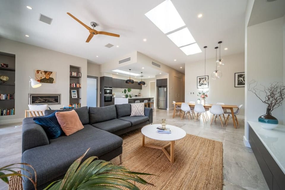 Reverse-cycle cooling and ceiling fans ensure your comfort.