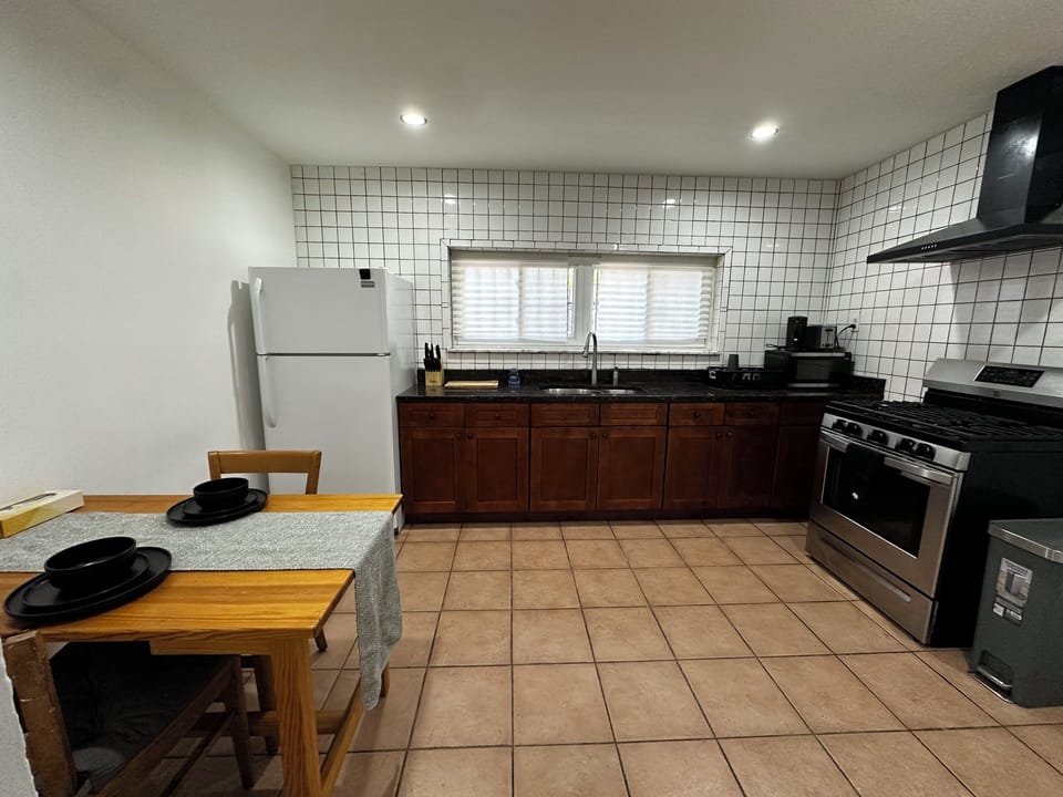 full kitchen 