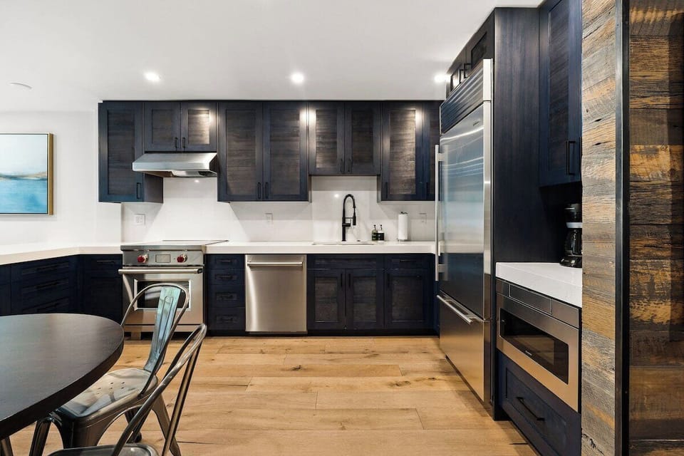 Full kitchen