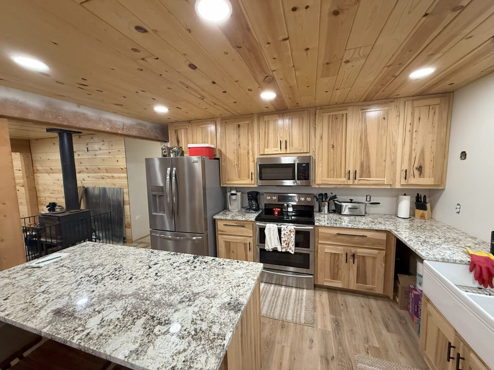 Hickory Cabinets w Granite Countertops
