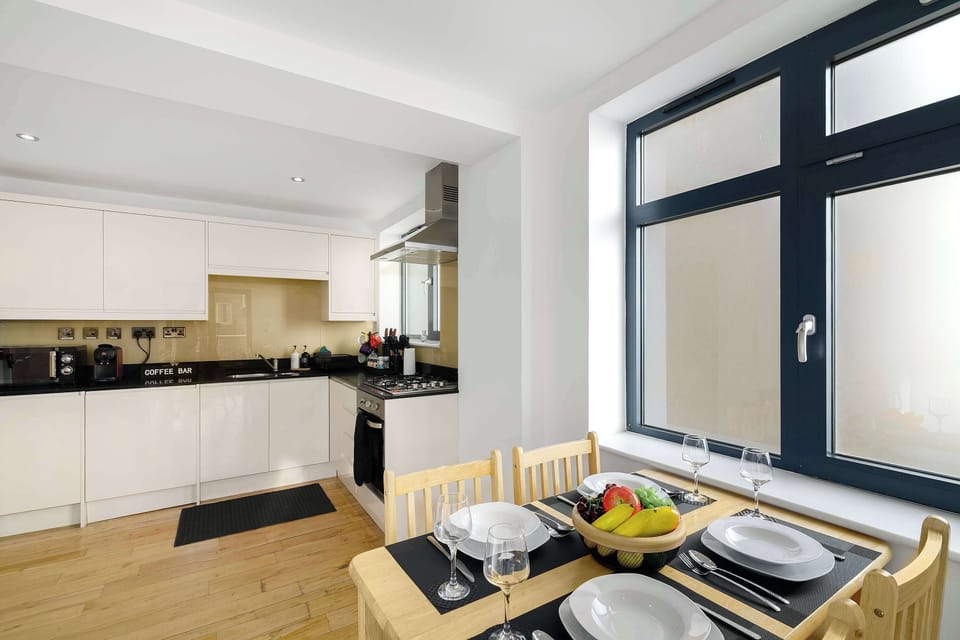 Enjoy family breakfasts and relaxed dinners in this bright, modern dining space