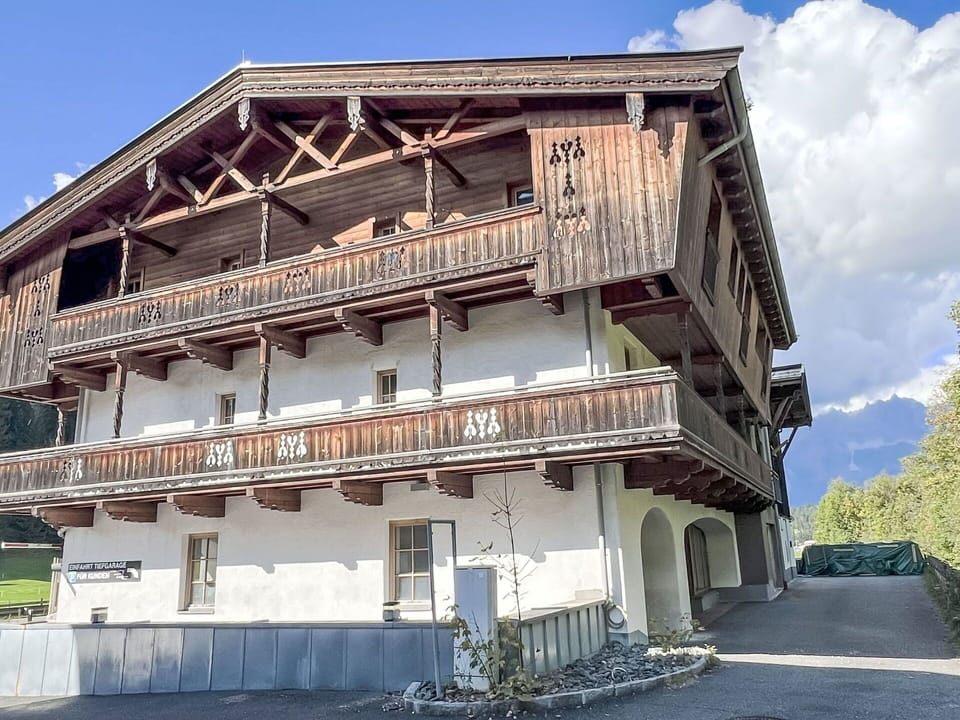 Balcony, Plank