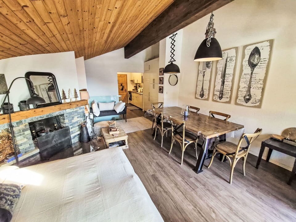 Furniture, Interior Design, Wood, Flooring, Ceiling, Floor, Couch, Living Room, Lighting, Room