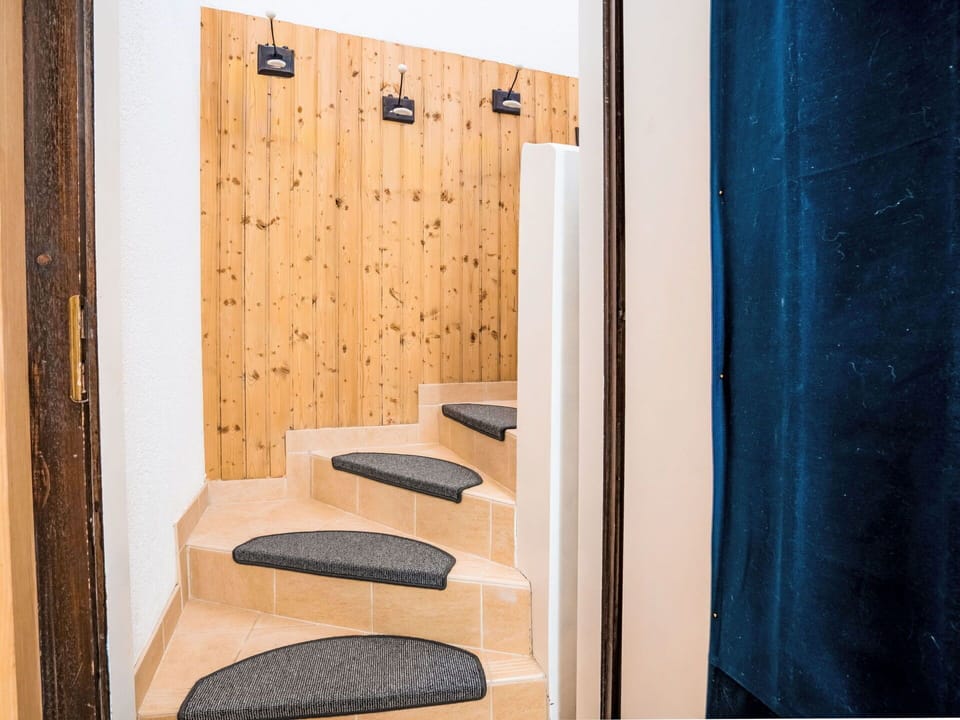 Wood, Flooring, Floor, Interior Design, Wood Stain, Hardwood, Stairs, Plywood, Plank, Varnish