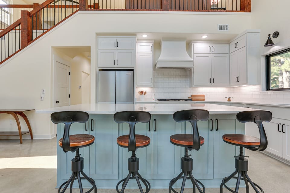 Kitchen | Dishwasher | Oven | 1st Floor