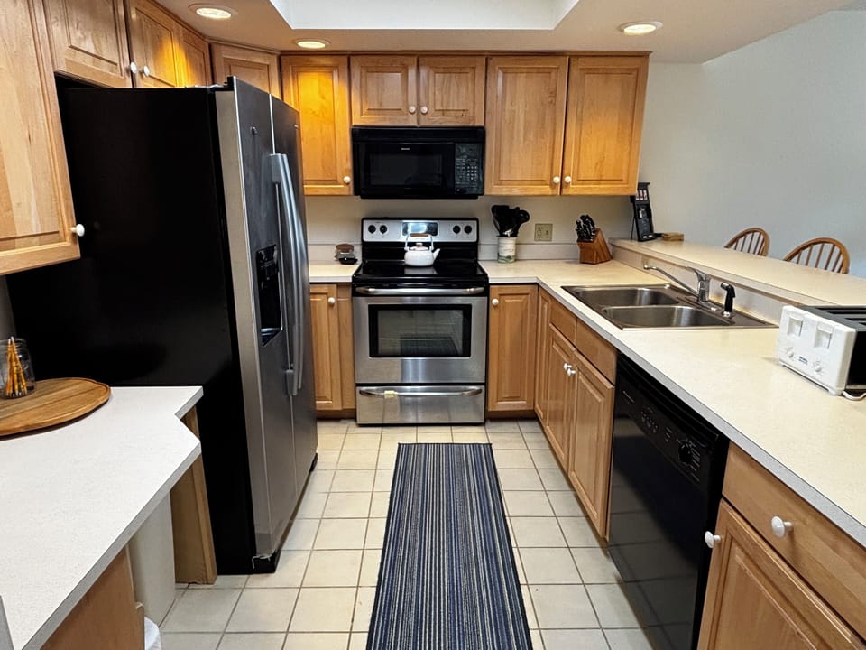 Fully stocked kitchen so you ski home for lunch and then go back out skiing. 