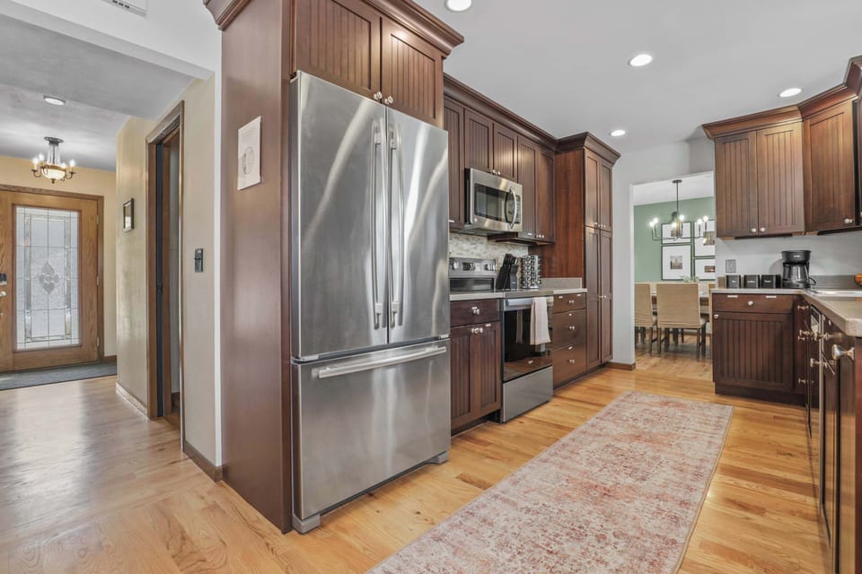 Fully stocked kitchen, with 4 barstools overlooking the backyard. We have a children's clip on high chair, kids dinnerware, complimentary coffee, tea, sugar, and creamer, as well as all your cooking needs on site.