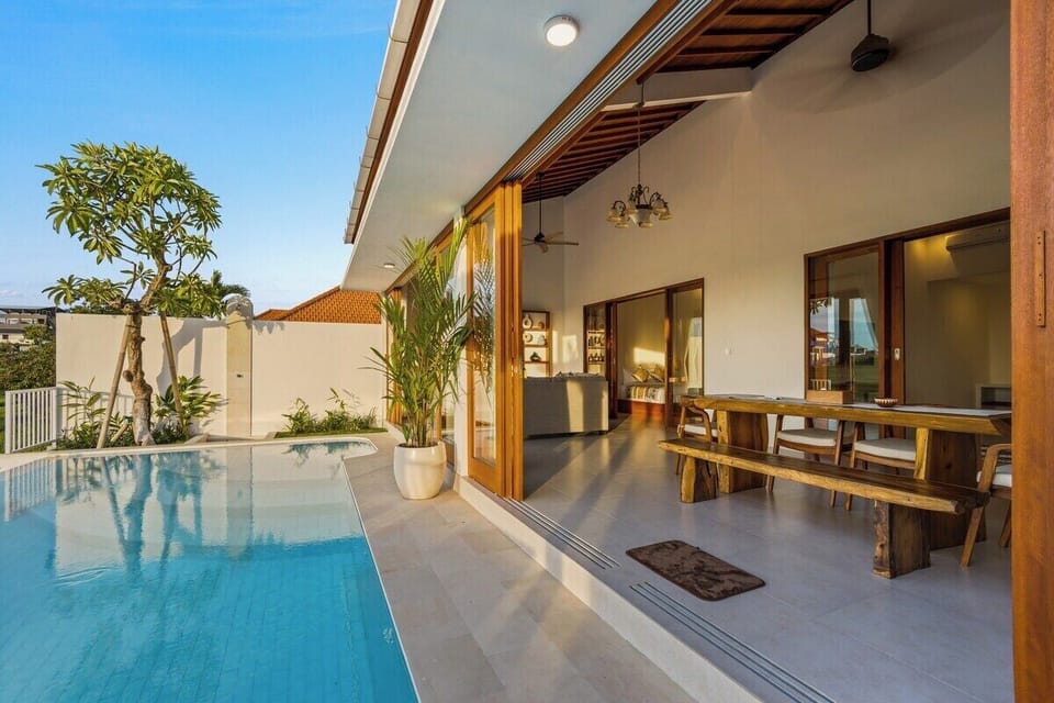 Indulge in tranquility at Villa Swantika’s alfresco haven. Swim in the inviting pool, unwind on the sunlit deck, and refresh under the open-air shower. Immerse yourself in Bali’s captivating beauty. #Villa Swantika