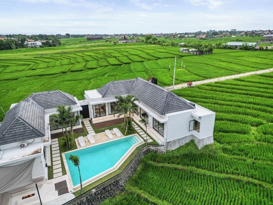 Retreat to Villa Luwa’s outdoor paradise.#Villa Luwa