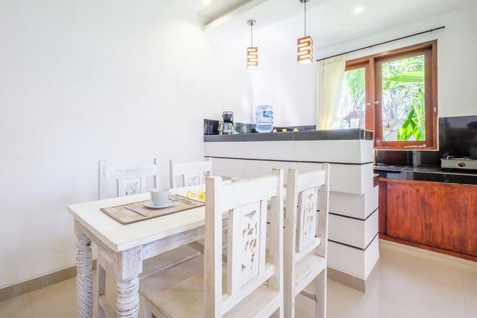 Villa Sinabung’s dining room is where memories are made—a vibrant space for friends to gather, laugh, and enjoy each other’s company. #Villa Sinabung