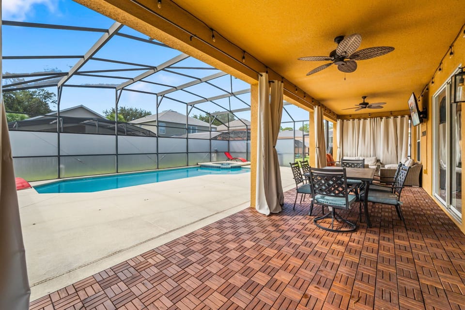 Covered Poolside Dining