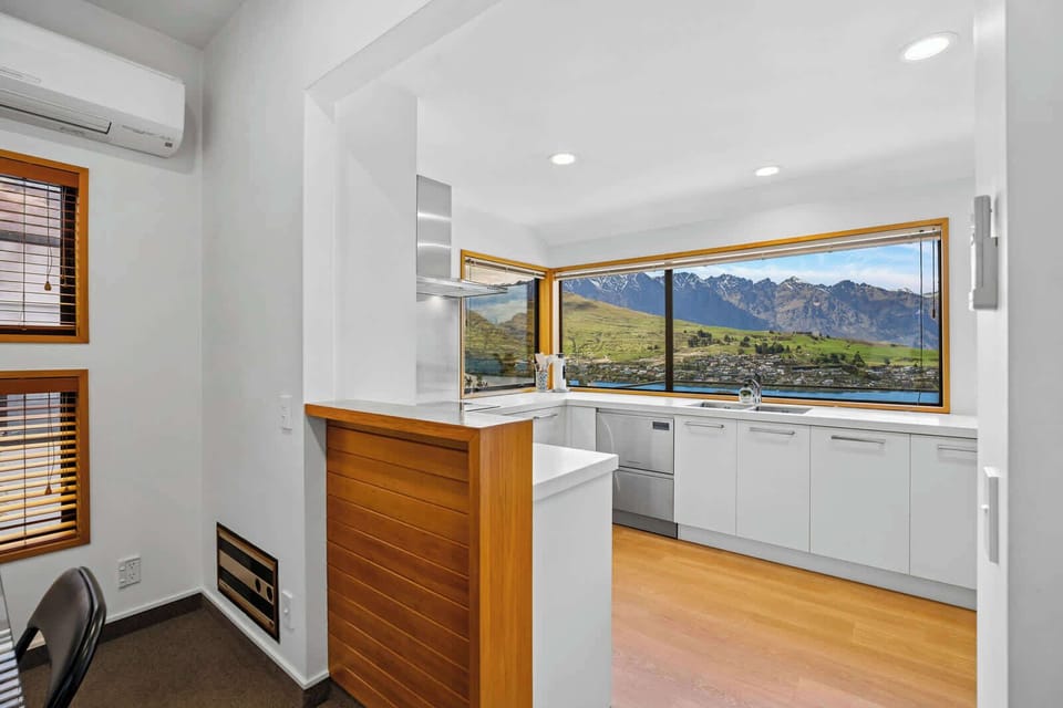 Chef’s delight – A sleek modern kitchen with unbeatable mountain and lake views.
