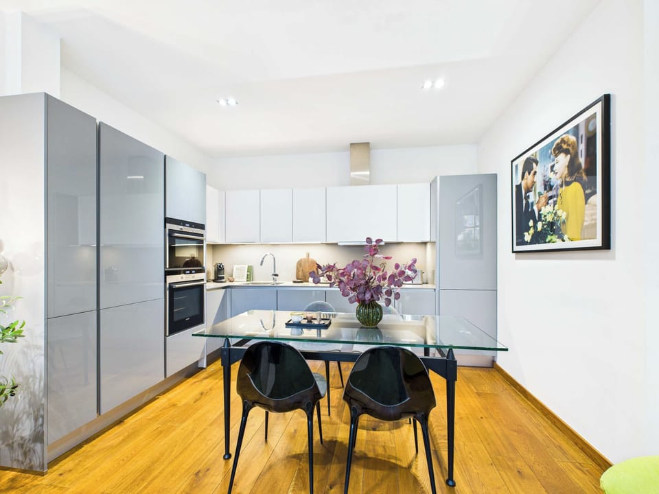 Contemporary Camden Town Apartment Apartment in London Borough of Islington