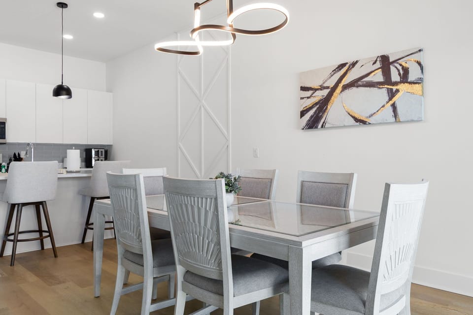 Furnished dining area, perfect for hosting meals together with friends and family. 