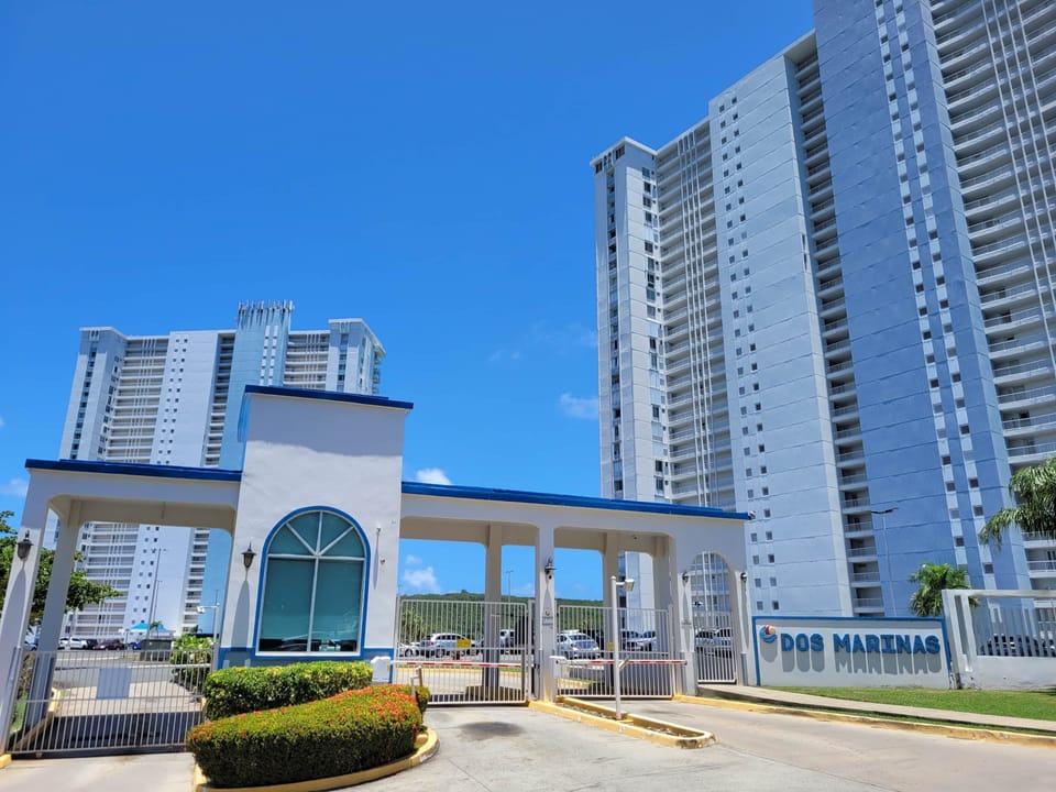 Dos Marinas Main Security Gate