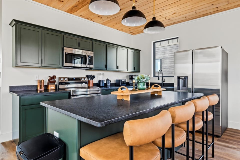 5 Bedroom Rooftop Cabin with Hot Tub Indoor pool at Lodges at Re