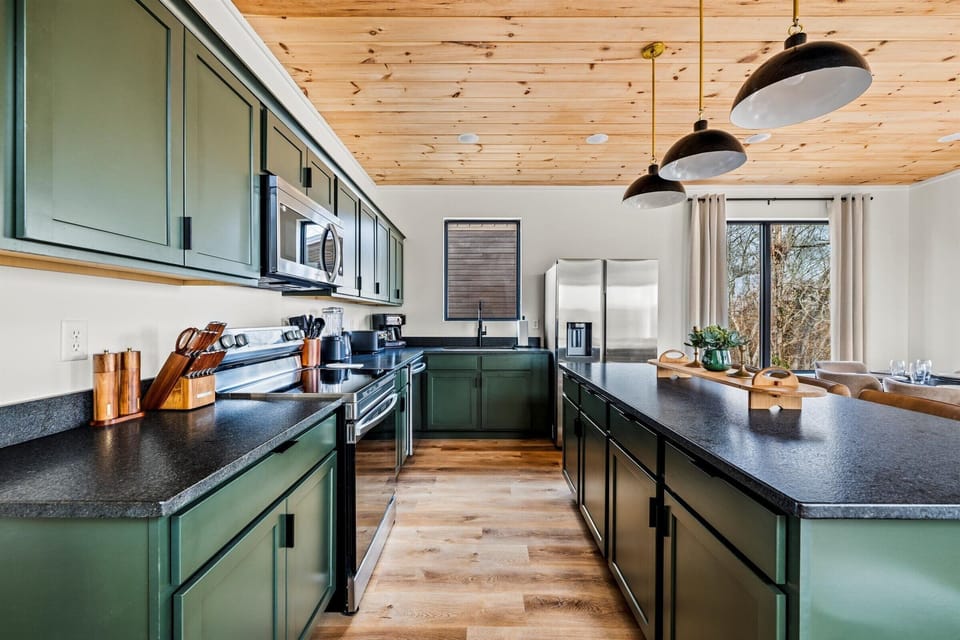 5 Bedroom Rooftop Cabin with Hot Tub Indoor pool at Lodges at Re