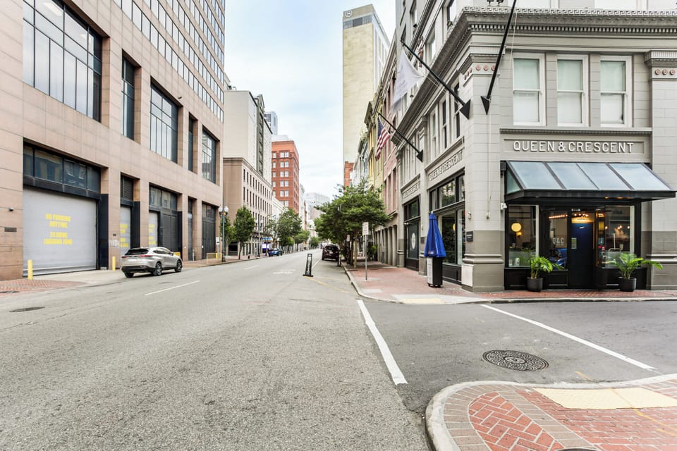Public Parking (Addt'l Fee Required) | Parking Garage | Parking Lot