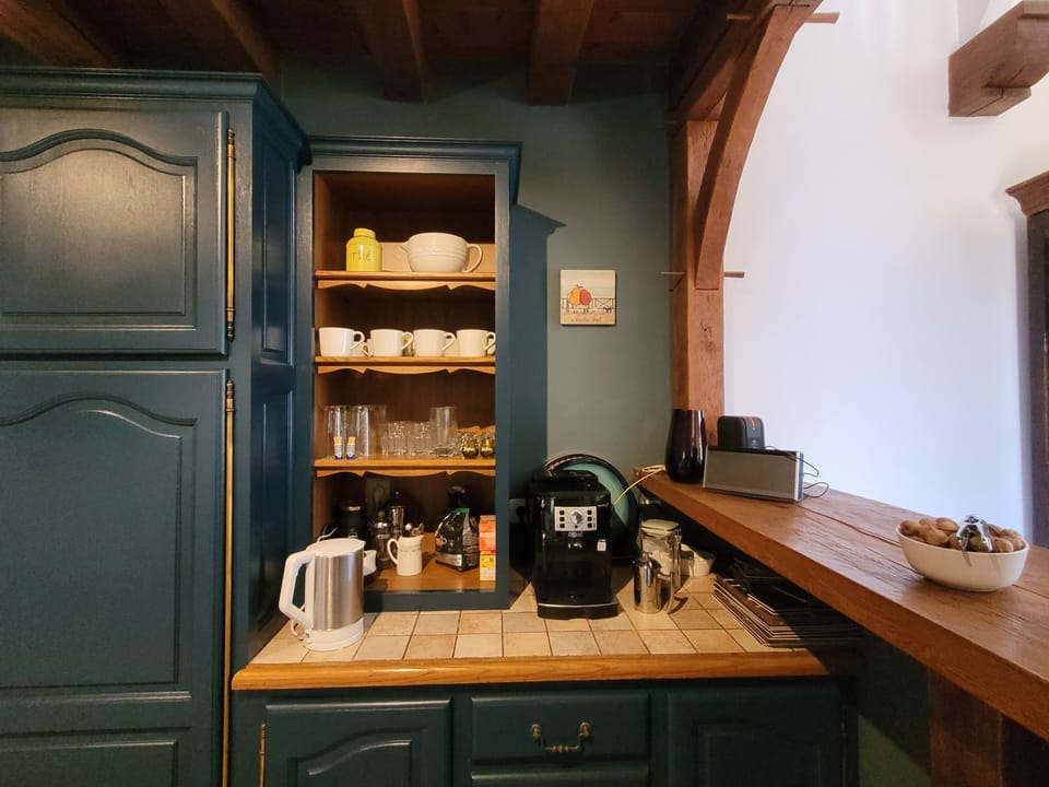 The "drinks station" has a bean to cup coffee machine and cafetieres