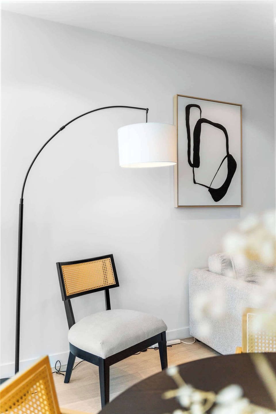 Minimalist artwork and curved lighting add a sophisticated Japandi flair, balancing simplicity with style.