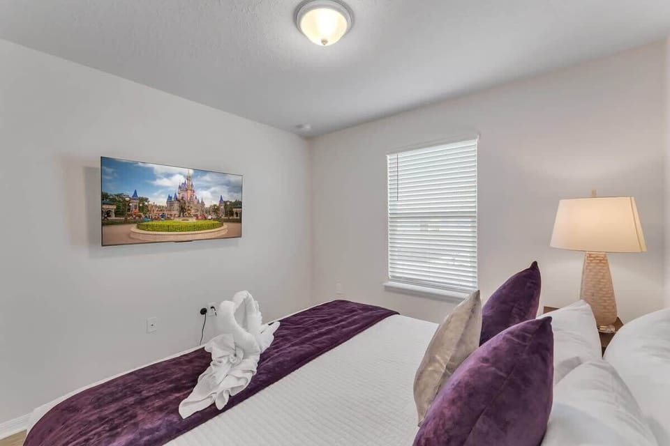 Bedroom 5 - King size bed
