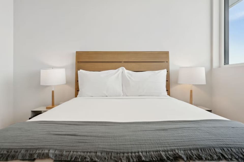 Room with one Queen bed