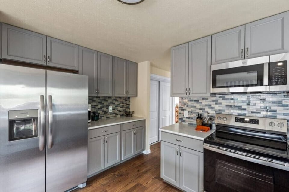 Plenty of storage and new appliances!