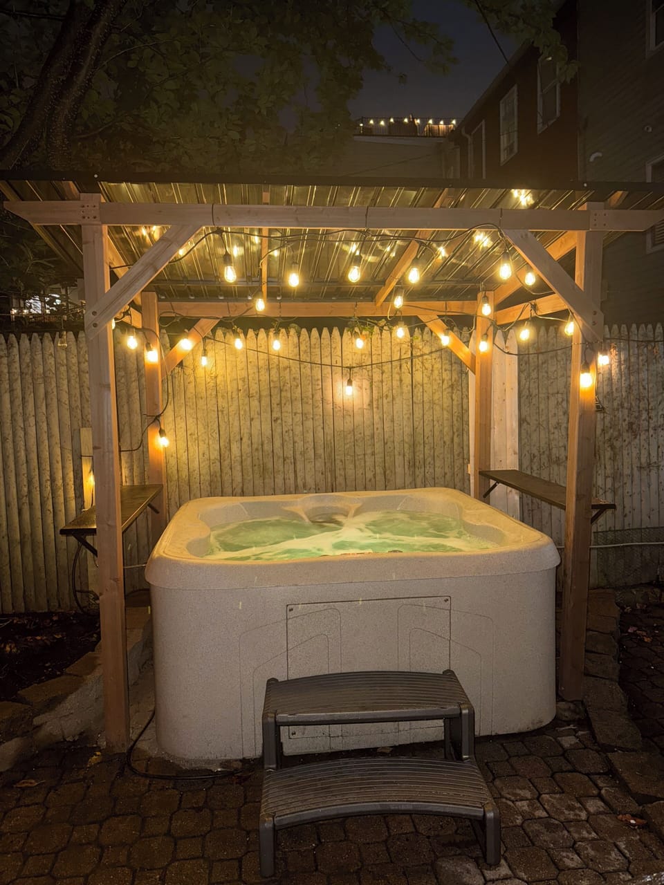 Outdoor spa tub