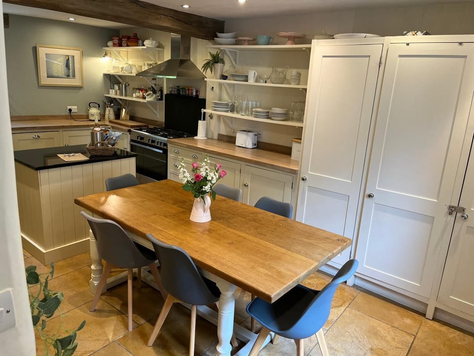 Kitchen / dining