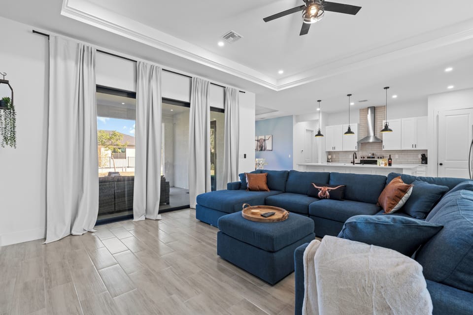 Enjoy your morning coffee or evening chats in this comfy lounge.

