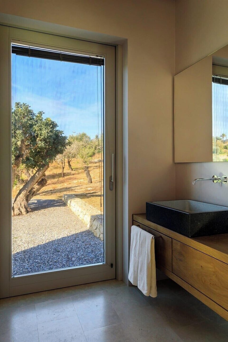 The main's en-suite shower room.