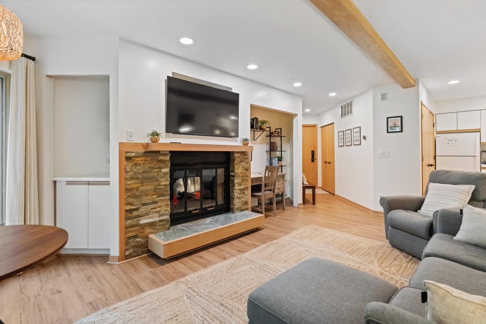 Living/Fire place