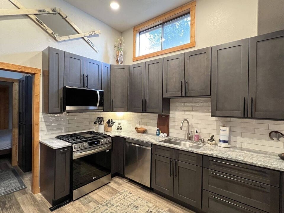 Gourmet kitchen