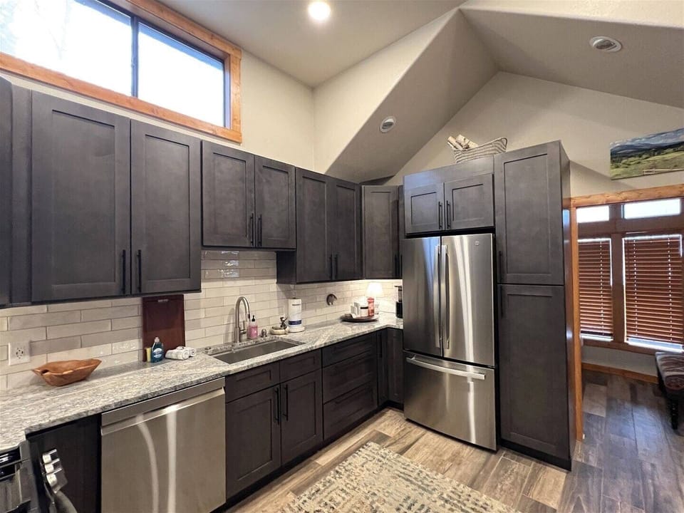 Gourmet kitchen