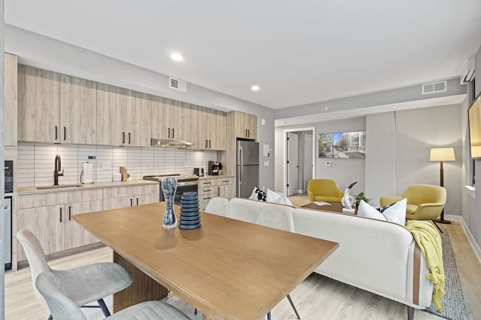 Dining & living area