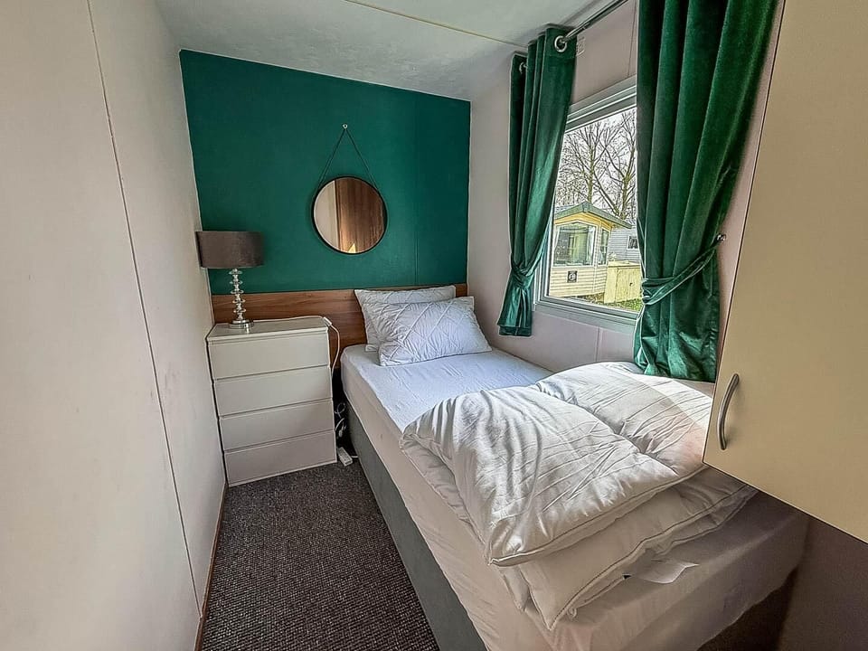 Travelling with extended family, this single room is perfect for them. They will love thwir own space to relax in after a busy day with the kids.