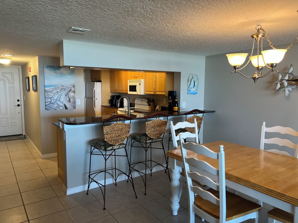 Dining table (for 4), and bar stools 